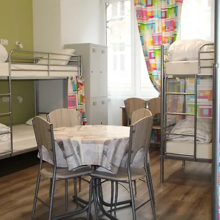 Lorf Hostel&apartments *