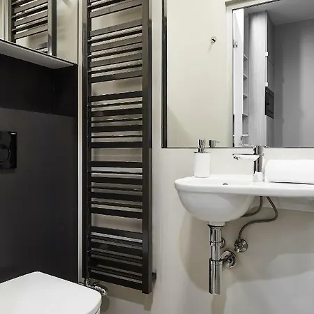 Compact Slowackiego Avenue Apartment Krakow