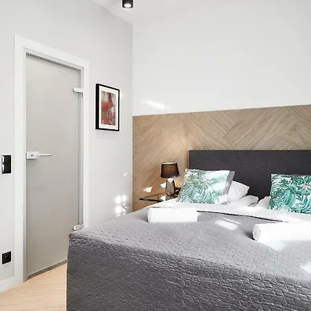Compact Slowackiego Avenue Apartment *