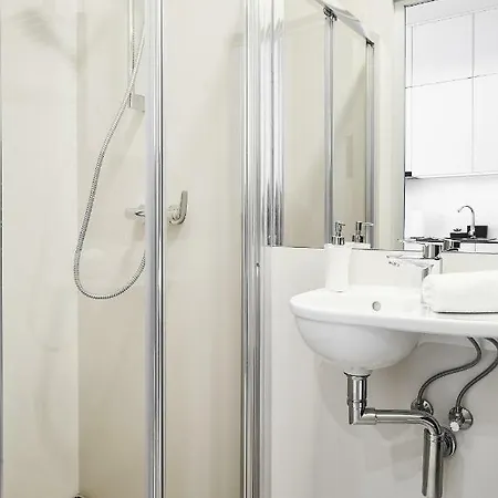 Compact Slowackiego Avenue Apartment Krakow