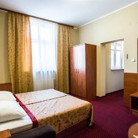 Otel Maksymilian 3*