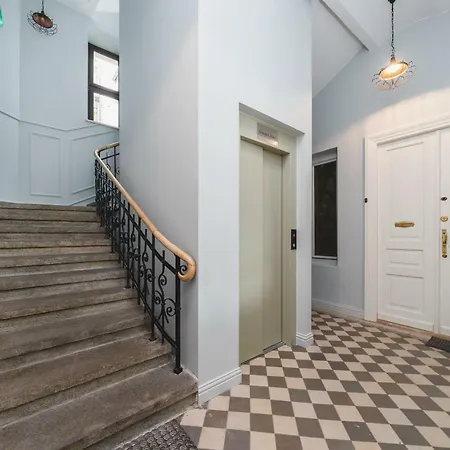 Aparthotel Barbakan Old Town