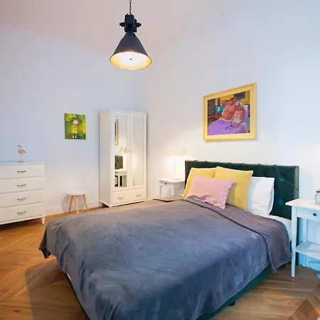 Tcf - Big With Free Garage Apartment *