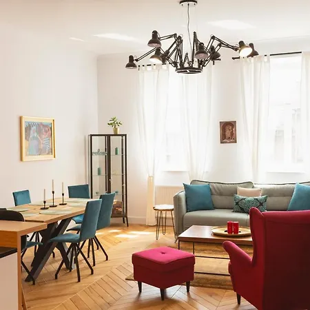 Tcf - Big With Free Garage Apartment *