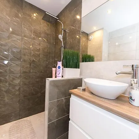 Cosy Studio With Private Garage P4you Pl Apartment
