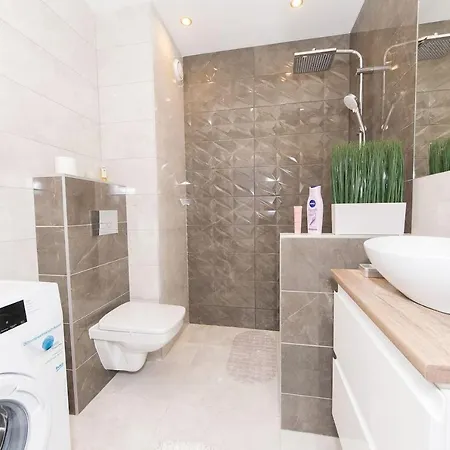 Cosy Studio With Private Garage P4you Pl