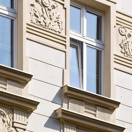 Gem By Castle Cracovie