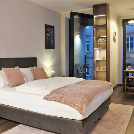 Apartment Boutique 109 - Old City, Luxury Apt. With A Garage