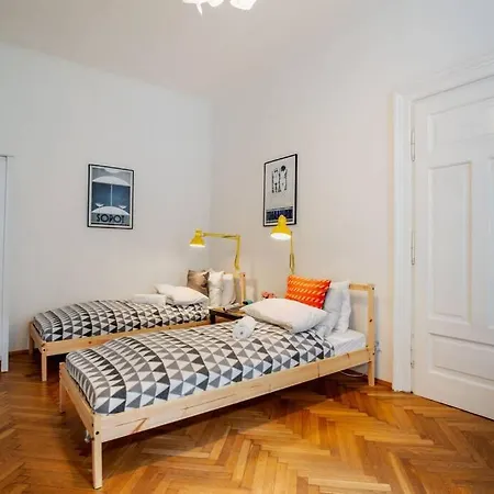 Blue Peace-apartment With Free Parking In Center For 1-6 People Apartamento