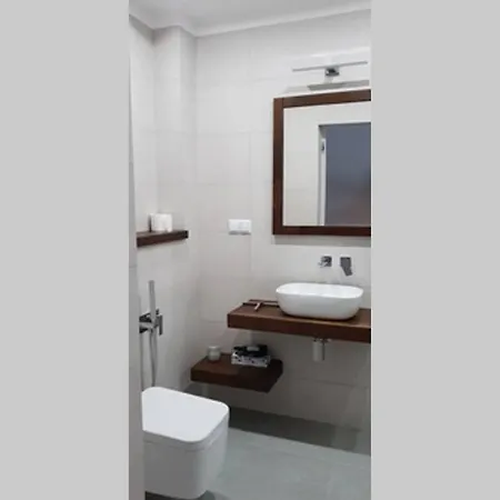 Boutique 109 - Old City, Luxury Apt. With A Garage Apartment *