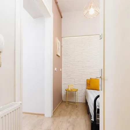 Topolowa 48 By Renters