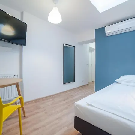 Atlantis Hostel *