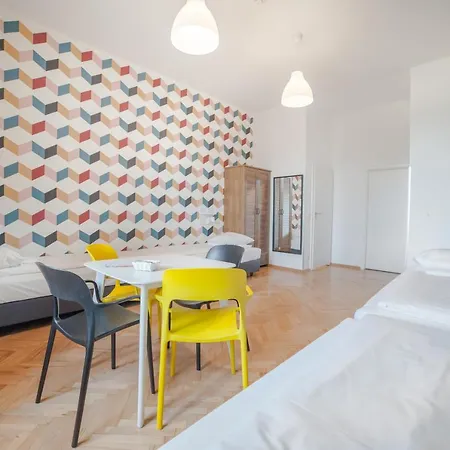 Atlantis Hostel *