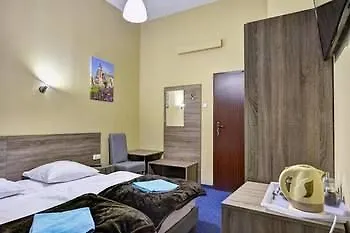 Old Town Luxe Retreat - King Bed - Steps To Main Square Appartement