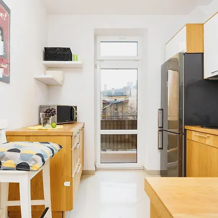 Modern - Old Town Apartment