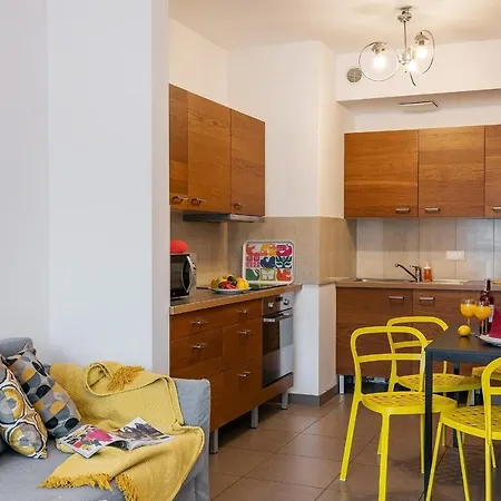 Modern - Old Town Apartment
