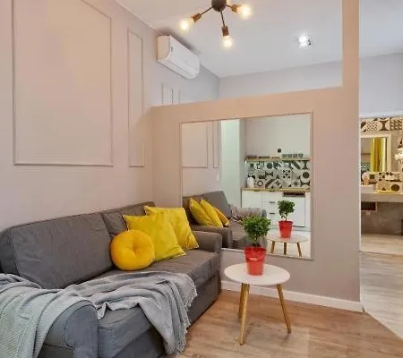 Modern - Old Town Apartment