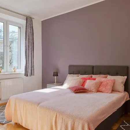 Modern - Old Town Apartment *