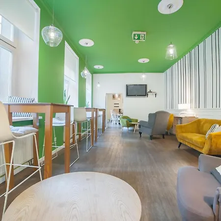 Hostel Dizzy Daisy *